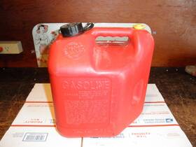11810 Blitz Vintage 2 Gallon 8 Oz Plastic Vented Fuel Gas Can Cleaned And Dry