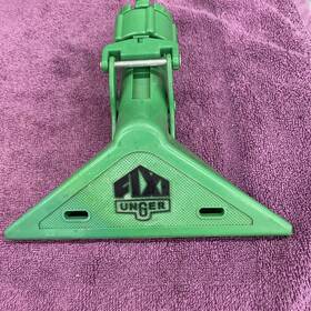 Unger 017942200906 Fixi Clamp Pole Attachment Plastic Green