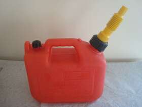 W-120 Wedco 1 1/4 Gallon Plastic Vented Gas Can #w-120 New Spout Made In Canada
