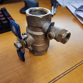 Zurn 1-850t 1 Inch Bronze Full Port Tapped Ball Valve T Handle - Used