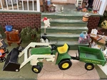 Vintage John Deere 140 Garden Tractor W/ Loader Maintenance Set By Ertl 1/16 Us. Fixed Price $299.99.