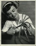1960 Press Photo Mrs. Larry Lonatro, Propagating Her "umbrella Sedge" Plant. Fixed Price $19.99.