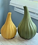 Set Of 2 Signature Homestyles Ceramic Tear-drop Textured Vases In Box 8" & 6.5". Fixed Price $18.49.